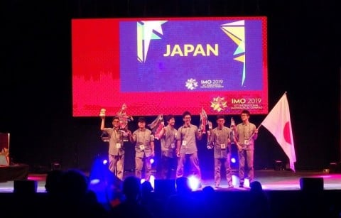 2019年に現地開催された国際数学オリンピックイギリス大会　日本代表選手の様子