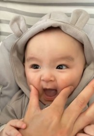 �}�}�Ƃ̗̉V�тɊ��0�ˎ��̔�����300���Đ��u�V�g�v