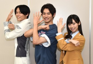 『仮面ライダーリバイス』前田拳太郎さん＆日向亘さん＆井本彩花