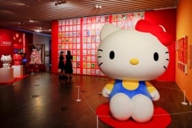 �T�����I�n��60�N�A����Ƌ��ɕω����Ă����g�J���C�C�h�̕ϑJ�ƕς��Ȃ��{��