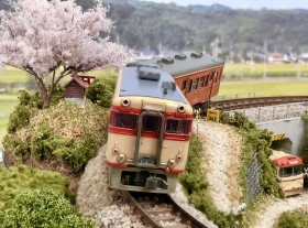 �g�f�t�H�������h�����͂́wB�g���x�Ŏl���̌����i�𐧍� �u�W�I���}�́A���a�̉��������v���o���Č��ł��镑�䑕�u�v