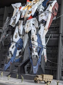 �f��������Ă��Ȃ��w�M���̃n�T�E�F�C�x�̂��̌���W�I���}���@�A�M�R�Ɏ���ꂽ�w�N�X�B�[�K���_���x�̉^��