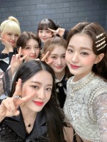 ��IZ*ONE�����{�l�����o�[���c���`6�l�g�O���[�v�uIVE�v�����{�̃t�@���Ɏ��ȏЉ�