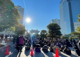 2�N�Ԃ�́w�R�~�P99�x���ɊJ�ÁA�����΍�ɗ���҂����͂��u�O��g�v�u�n���_�b�V���v��肪����