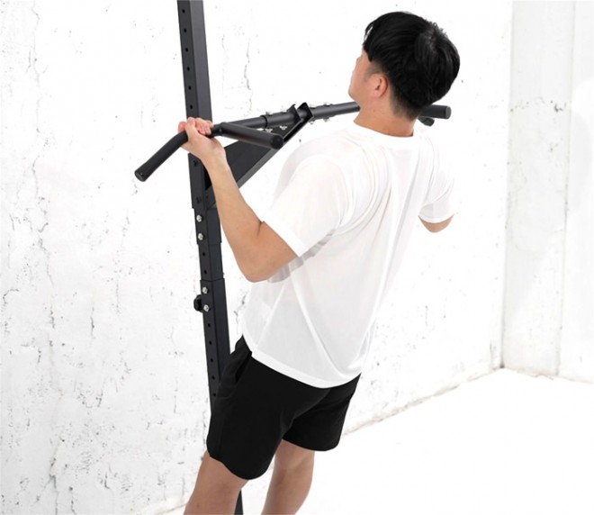 懸垂 KENSUI -kaku-【省スペースでも設置可能な国産懸垂マシン】 | オリコン