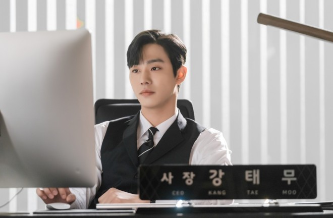 Netflix�V���[�Y�w�Г����������x�Ɛ�z�M��