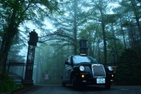 �u�܂�Ńn���[�|�b�^�[�̐��E�c�v���{�̎R���ɐ��ށg�z�O���[�c�݂����ȃz�e���h�ɔ����A�~�����R���i�ł��C�y�ɉp���C��