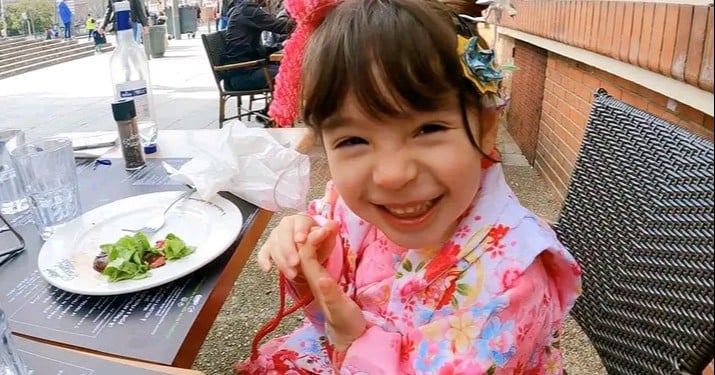 天使キッズ】4才のハーフ美少女が晴れ着でお出かけ、“初めて着物を見た