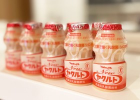 1���ɉ��{����ł����H�e��̂��т�͉��H�ӊO�ƒm��Ȃ��u���N���g�v�̐^��