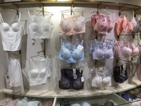 ���R�[���A�킸��10���̃j�[�Y�֌������p�f�@�g�񂹂ďグ��h���嗬�̒��Łg������������h�ɑǂ�؂����w�i