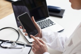 �u�I�����C���f�Áv�ǂ��܂ŐZ�����Ă�H�@�u������Ζʐf�Èȏ�̈�Ò񋟂��\�Ɂv���Ƃ̌���