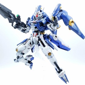 �w�����̖����x����@�E�G�A���A���g�炵���h���c�����A���͔h���f���[�Ӑg�́g���C�h�u�X�^�C���b�V���ȃf�U�C����ς������Ȃ������v