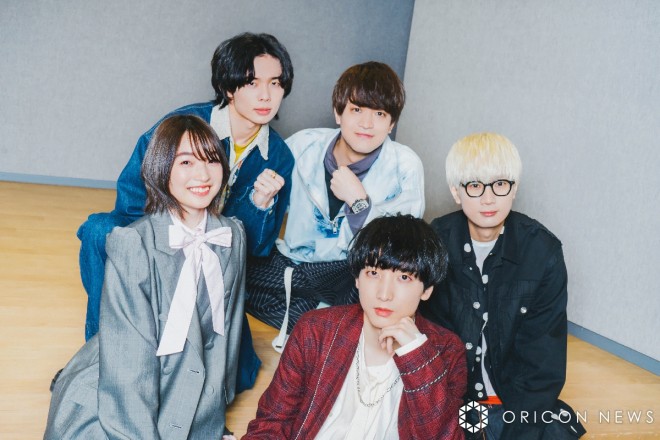 マッシュル』声優陣の寄せ書きサイン色紙 | ORICON NEWS