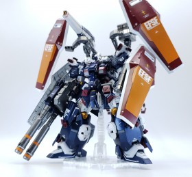 �K���v�������Ŕ���c��g����h���r���X�[�c�ɖ�����ꂽ���f���[�̌��Ӂu�s���ȃO�X�^�t�E�J�[�����ŋ��̋@�̂Ɏd�グ��v