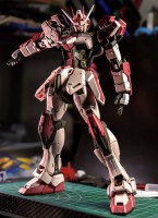 異色の“赤いガンダム”、「別格のかっこよさ」「神のクオリティ」とSNS絶賛　人気モデラーが明かすガンプラを“いきいき”させるコツ