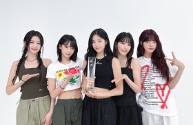 �y�I���R���㔼�������L���O2023�z�u�A�[�e�B�X�g�ʃZ�[���X �V�l�vLE SSERAFIM���A�����A�[�e�B�X�g�j�㏉��10���~������1�ʂ�