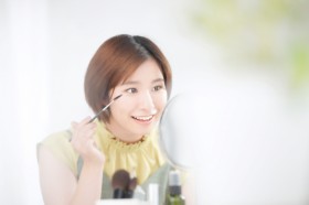 �N�}�A�V�~�A�j�L�r�Ղ̔Y�݂́u�u���V�v�ŉ���