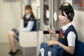 �o�ŋƊE�͖{���ɎΗz�H�@�{���g�ǂށh�ł͂Ȃ��g�����h����N�w�̃X�^�C���Ɂu���̂܂܂����΁A�d�q���Ђ�Ғǂ���\��������v