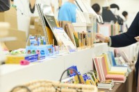 �N��͂��������Ɣ����H�w����q���x�Ɍ���g�A�i���O����h���v�A�菑���O���[�e�B���O�J�[�h�����ڏW�߂�