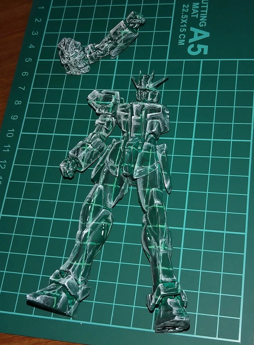 塗装用品キットまとめ売り ガンダム プラモデル 模型 500円ガンプラが“ガラス製”に仰天チェンジ…凄腕モデラーの“塗装