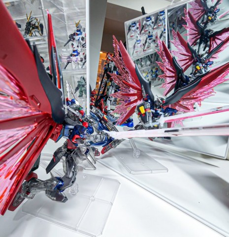 『機動戦士ガンダムSEED FREEDOM』劇中シーンをガンプラで完全再現、SNS驚がくの“分身”のからくりとは？