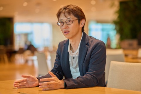 画面に貼りついて監視するデイトレードのギャンブル的なイメージ…副業としての「FX」は成り立つのか？