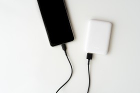 �u���̃X�}�z�[�d�A�Ԉ���Ă܂��I�v�������o�b�e���[���Ύ��́A���X�Ȃ����S�Ɂu���`�E���C�I���d�r�v���g���ɂ́H