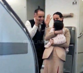 �Ԃ�����A�ꂽ�����ԃt���C�g�ł̈ӊO�ȏo�����ɔ����A�u�����������Ƃ������I�v�u�ق�����v