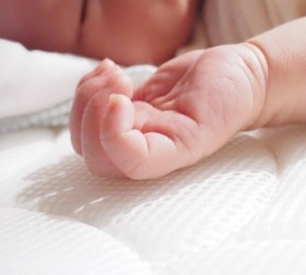 �u�q�ǂ��̎w���󎀂��������v�v��ʌ����ŐԂ����̑��̎w��1.5�{�Ɂc�A���ӊ��N�ɑ傫�Ȕ���