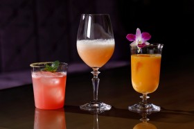 �����E����́uBAR S(�o�[ �G�X)�v �Ă�������g���s�J���ȃJ�N�e���⍑�Y�`�[�Y�����Ԍ���œW�J