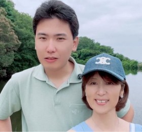 33歳差カップル、24歳彼氏はなぜ57歳彼女と付き合った?