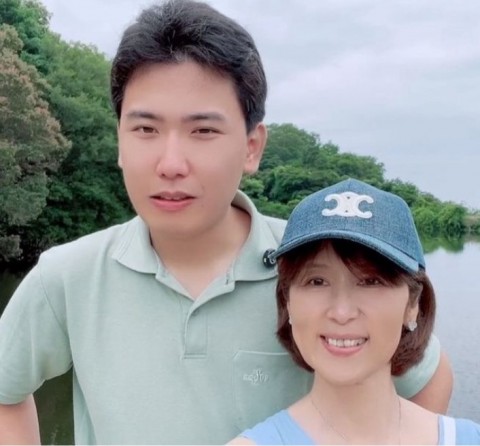 33歳差カップル、24歳彼氏はなぜ57歳彼女と付き合った？