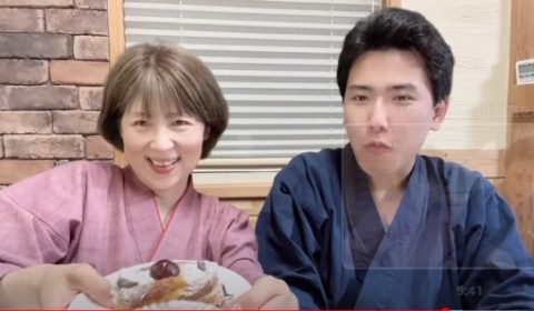 33歳差カップル、57歳彼女と24歳彼氏は批判の中なぜ発信？