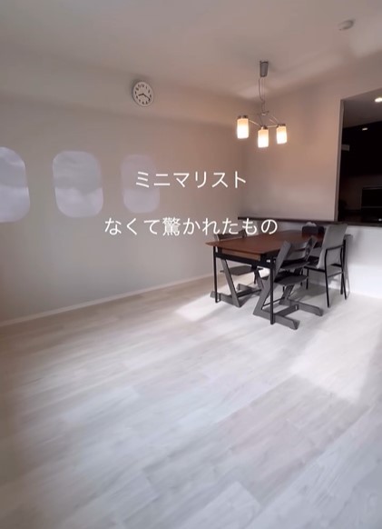 ワンピ1着で生活するミニマリスト、衝撃のクローゼット内部に367万再生