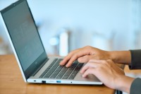 �y�ҏW�����r���[�z�׋����d��������c����Ń}���`�Ɏg����10���~�ȉ��̃m�[�g�p�\�R���́H�@���ڍ�umouse A4-A5U01SR-B�v�̎��͌��؁I