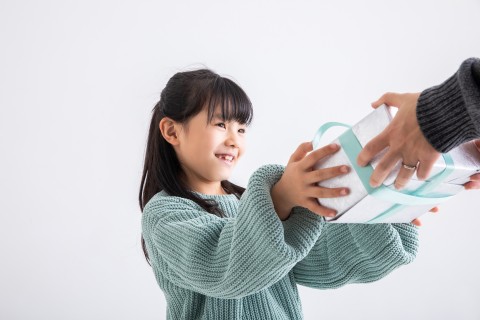 【クリスマス直前】おもちゃ選びどうする？ 心理カウンセラーが教える “本当に子どもに良い”おもちゃ【うまれて！ウーモ アライブ】