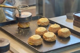 さまざまな種類のシュークリームが楽しめる「MAISON CLASSIC FACTORY」