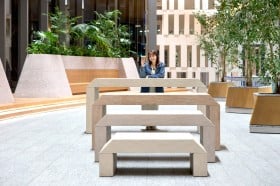 よく見るとTAKANAWA GATEWAY CITYのマークになっている