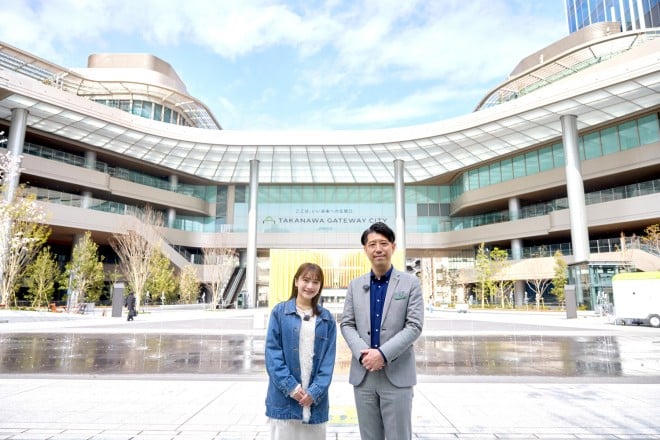 (左から)レポーターの福田愛依、JR東日本マーケティング本部まちづくり部門マネージャー 出川智之さん