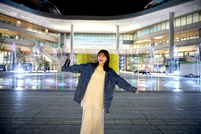 夜間には、街を幻想的に演出する照明や噴水のプログラムも実施