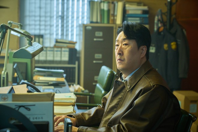 ディズニープラス韓国ドラマ『ナインパズル』チェ・サン(ヒョン・ボンシク)(C)2025 Disney and its related entities