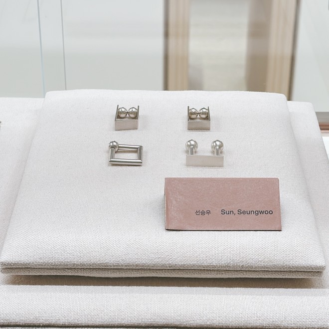 �u���E�� �X�g�A�v�i�B�e�F�񖓈��q�j