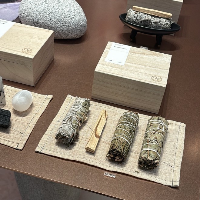 �u���E�� �X�g�A�v�i�B�e�F�񖓈��q�j