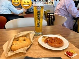 万博が終わるまでにもう一回食べておきたい…ドイツのソーセージロールが予想を超える味だった「パリッとした生地に、ジューシーなソーセージがぎっしり」