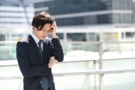 企業の“健康経営”は従業員のためになってる？ メンタル関連の離職・欠勤率の低減に「睡眠」「運動」そして「喫煙」など嗜好体験が影響