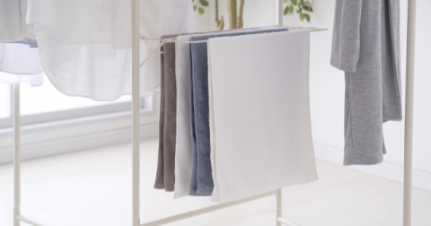 「干す場所ない問題」が一発解決！梅雨のストレス激減する省スペースな室内干しラックおすすめ7選