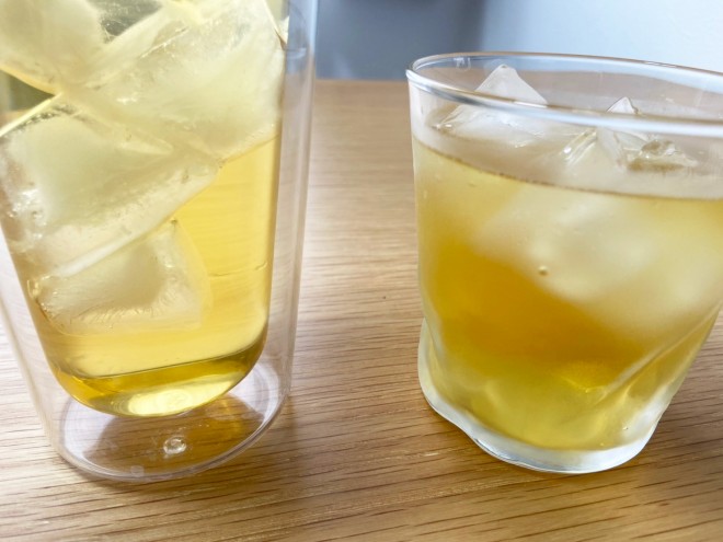 ���I�����ʓI�ȃO���X�ƈႢ�AKINTO�͊O����������Ƃ��ăe�[�u�������K