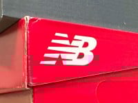 �u���̃j���[�o�����X�A�}�W�ň����ˁH�v�u�߂�����C�C�F�I�v�@�������Ȑl�C�X�j�[�J�[��Amazon�Z�[���Œl�������I