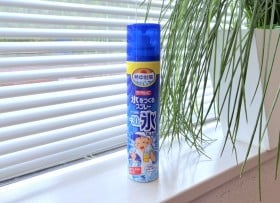 小林製薬の「氷をつくるスプレー」が有能すぎた…”氷冷やしタオル”がその場で作れる、夏のお出かけ必須アイテムに【熱中症対策】
