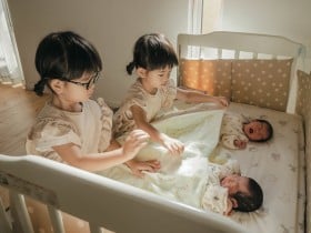 【キッズ】上の子も下の子も双子…「W双子」育児に奮闘するママ、双子のクラス分けの決断がSNSで反響